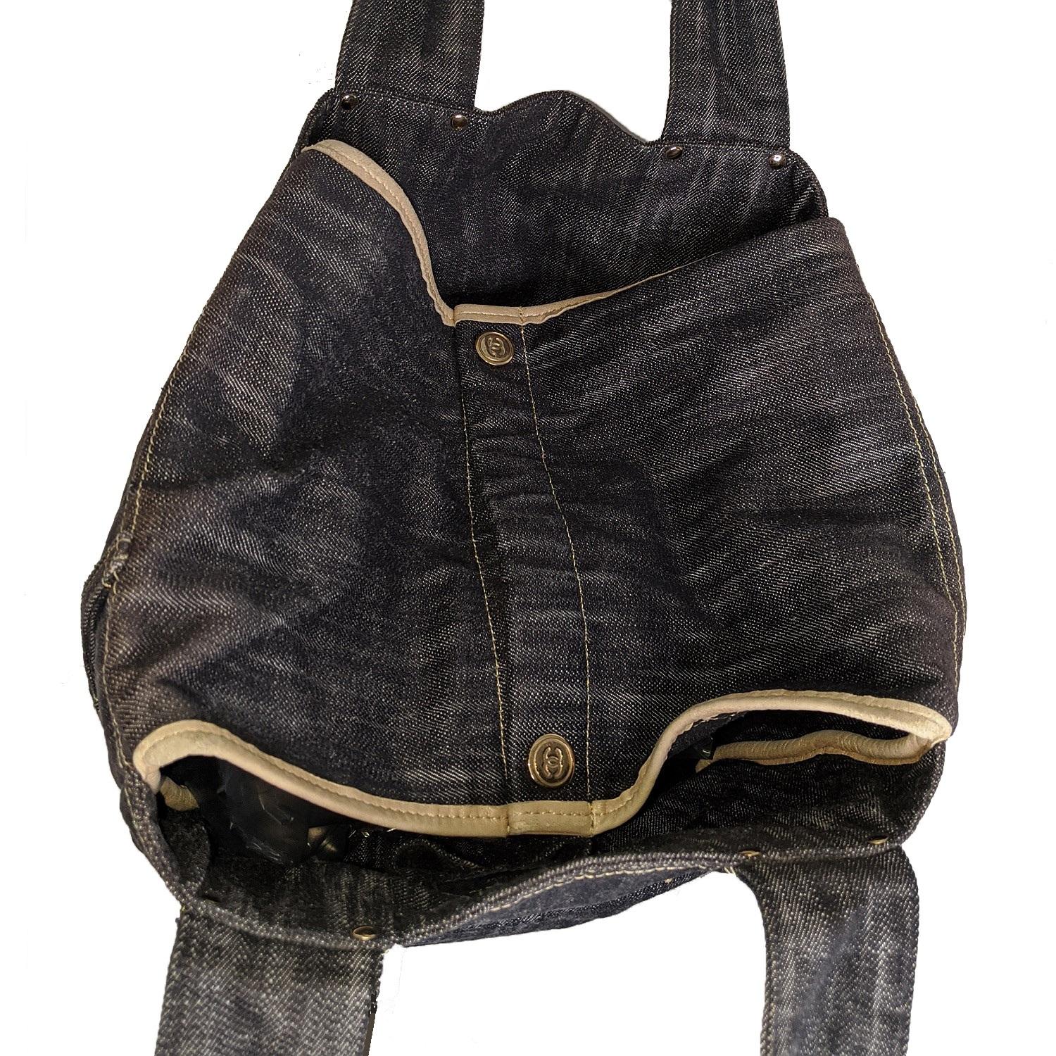 Chanel CC Sparkle Dark Wash Denim Shoulder Tote Bag In Good Condition In Scottsdale, AZ