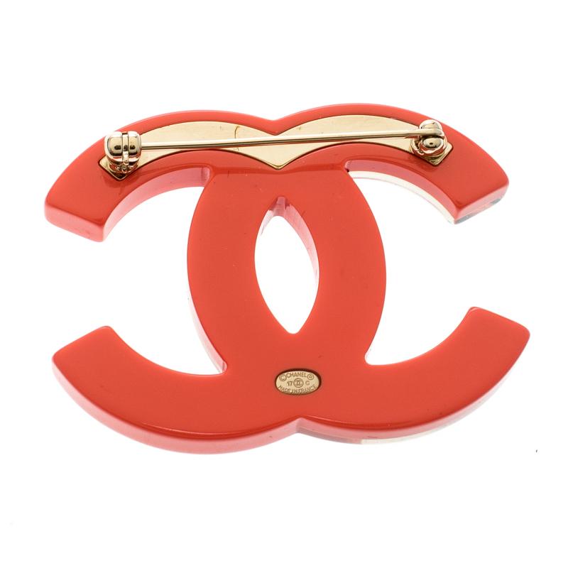 This distinctive pin brooch by Chanel is the best accessory for any of your elegant evening wear ensembles. It is cut to the label's iconic intertwined CC logo design made with gold-tone metal and adorned with metal stars along with the brand