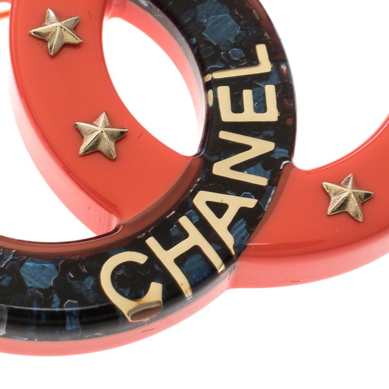 Contemporary Chanel CC Star Resin Gold Tone Pin Brooch