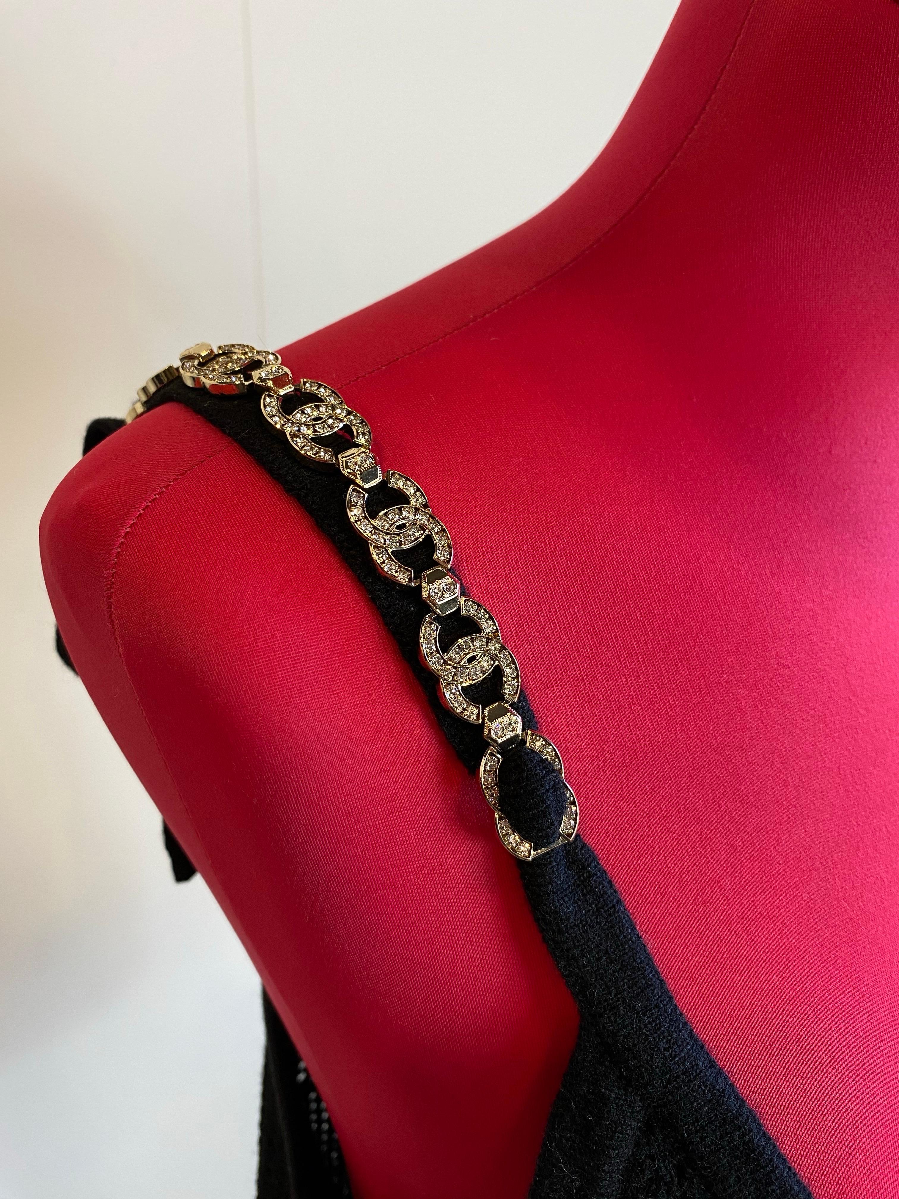 Women's or Men's Chanel CC strass black cashmere Top cruise 2022 For Sale