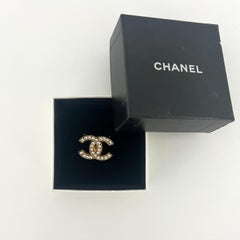 Chanel CC Strass Brooch in Gold Metal, Circa 1990