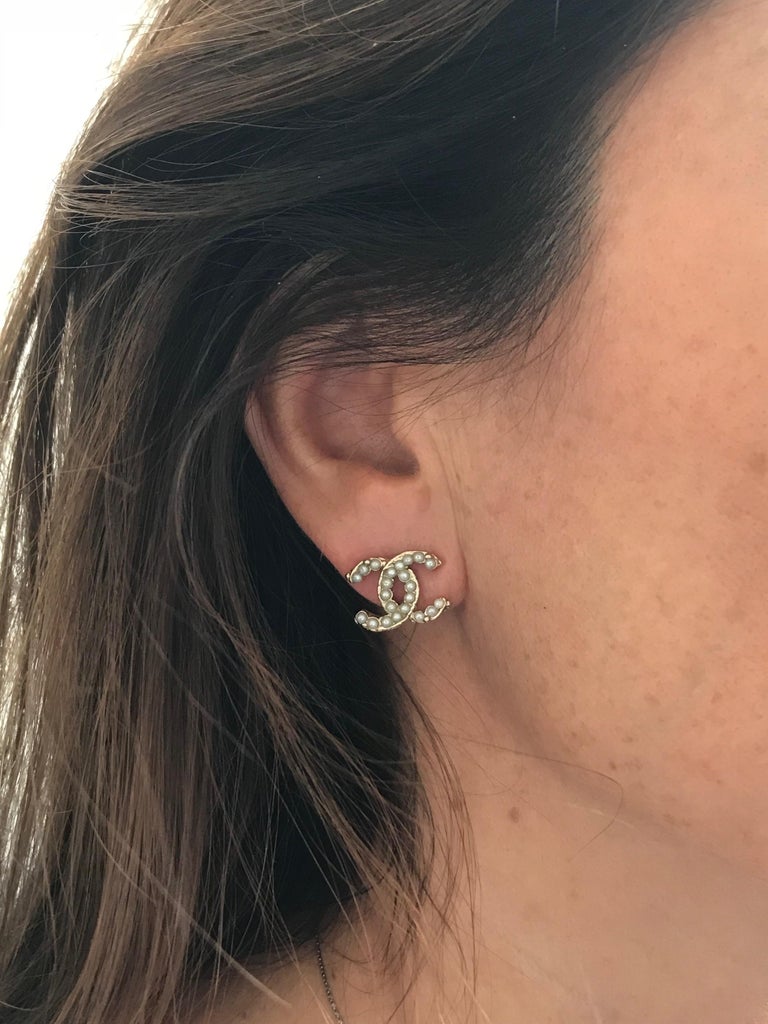 CHANEL CC Stud Earrings in Gilt Metal set with Pearl Beads