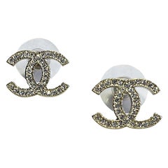CHANEL CC Stud Earrings in Pale Gilded Metal 