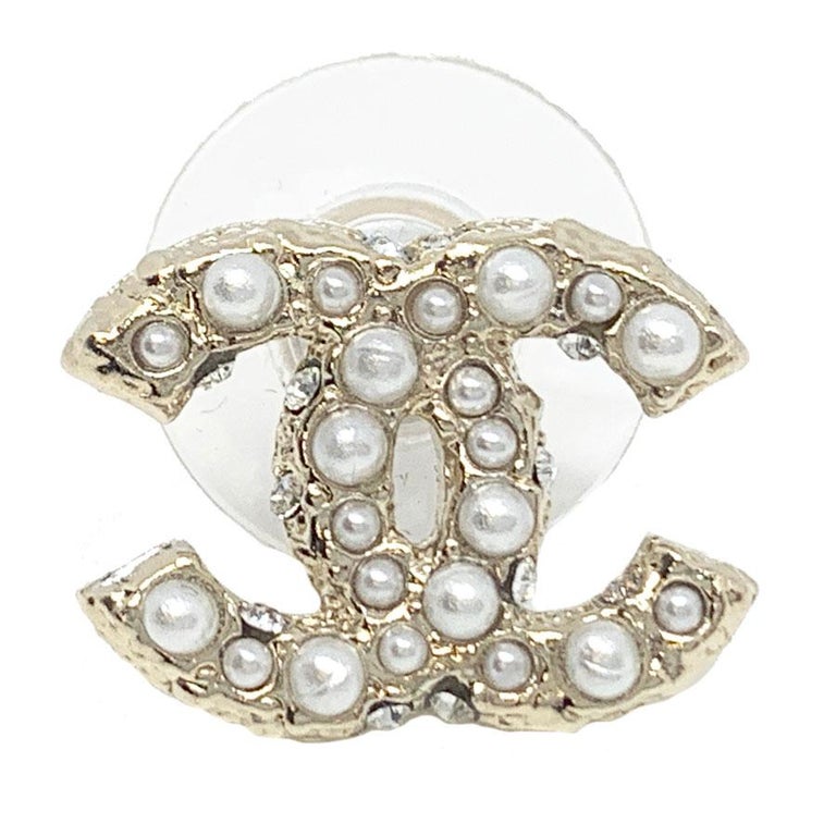 CHANEL CC PEARL LACE STUD EARRINGS - Hebster Boutique