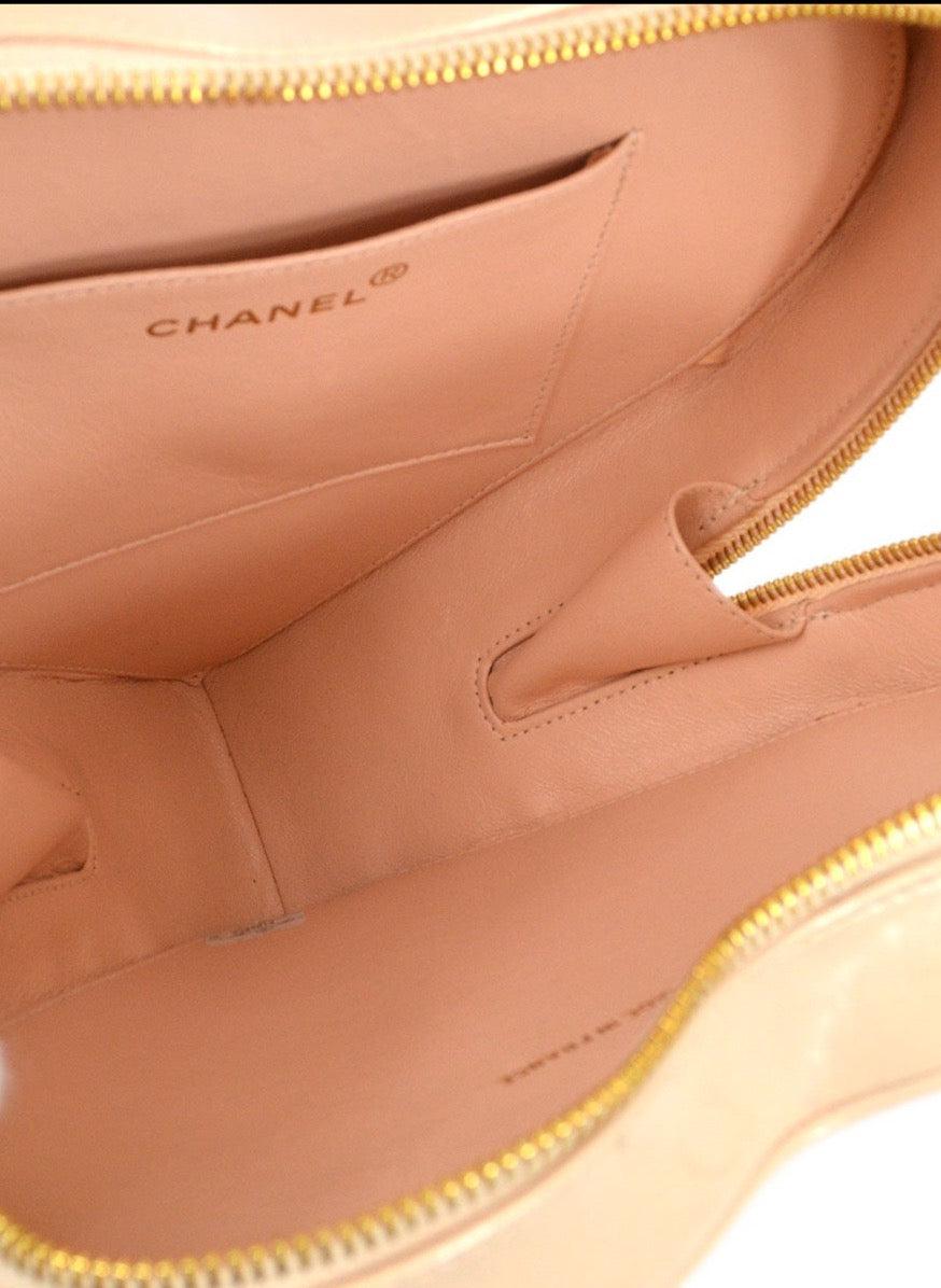 CHANEL CC Tan Beige Black Patent Leather Heart Top Handle Vanity Bag In Good Condition For Sale In Chicago, IL