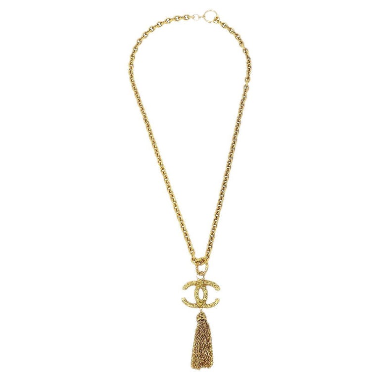 CHANEL CC Tassel Textured Gold Metal Charm Chain Link Necklace For Sale at  1stDibs