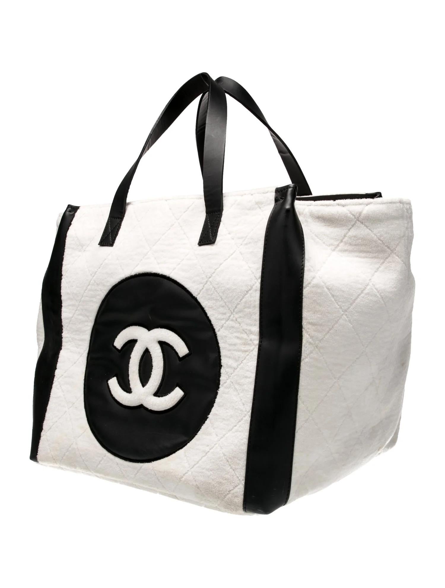 Chanel CC Terry Cloth Black White Beach Tote In Good Condition In Montreal, Quebec