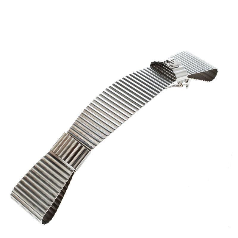 Chanel CC Textured Double Bow Silver Tone Barrette Hair Clip In Good Condition In Dubai, Al Qouz 2