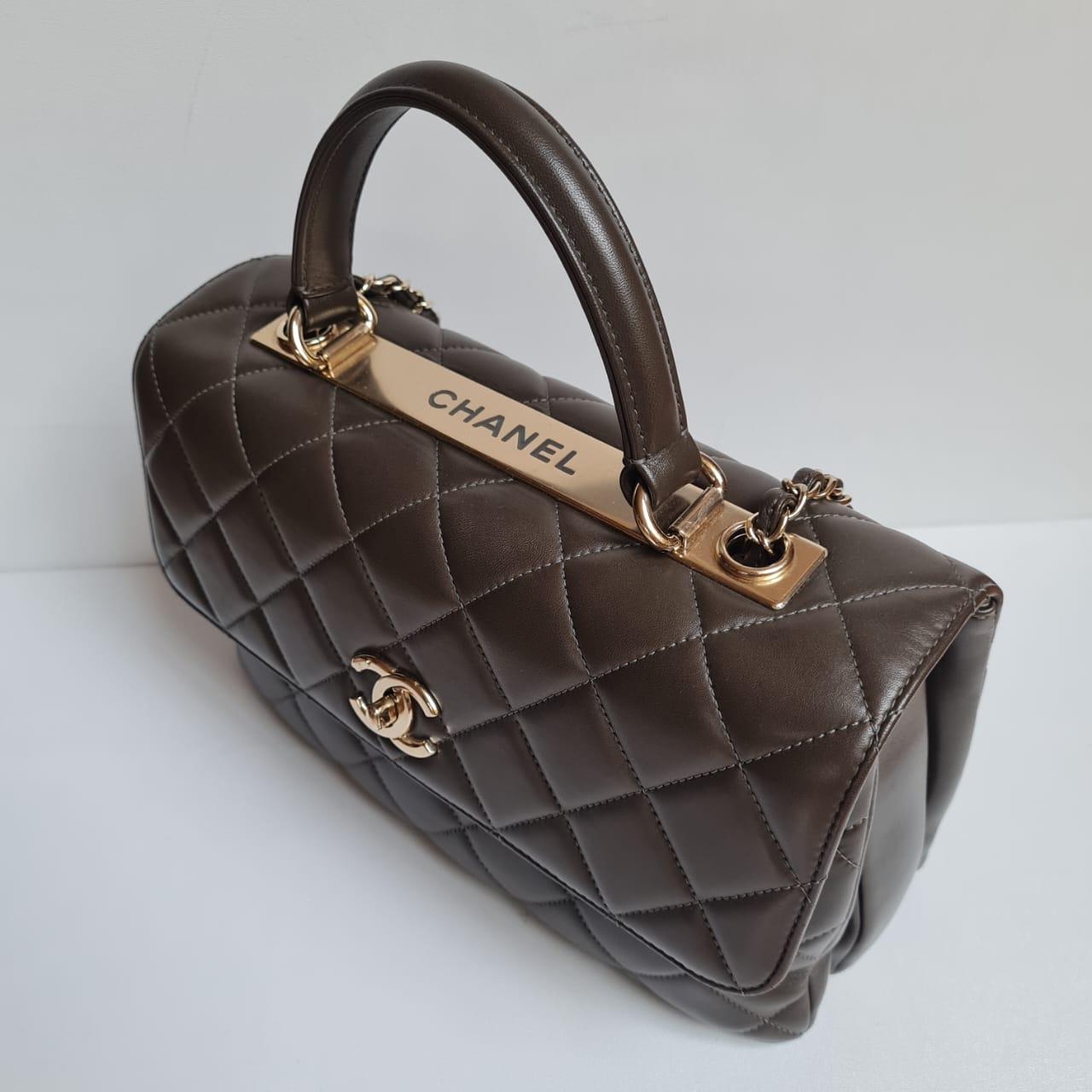 Women's or Men's Chanel CC Trendy Khaki Quilted Bag For Sale