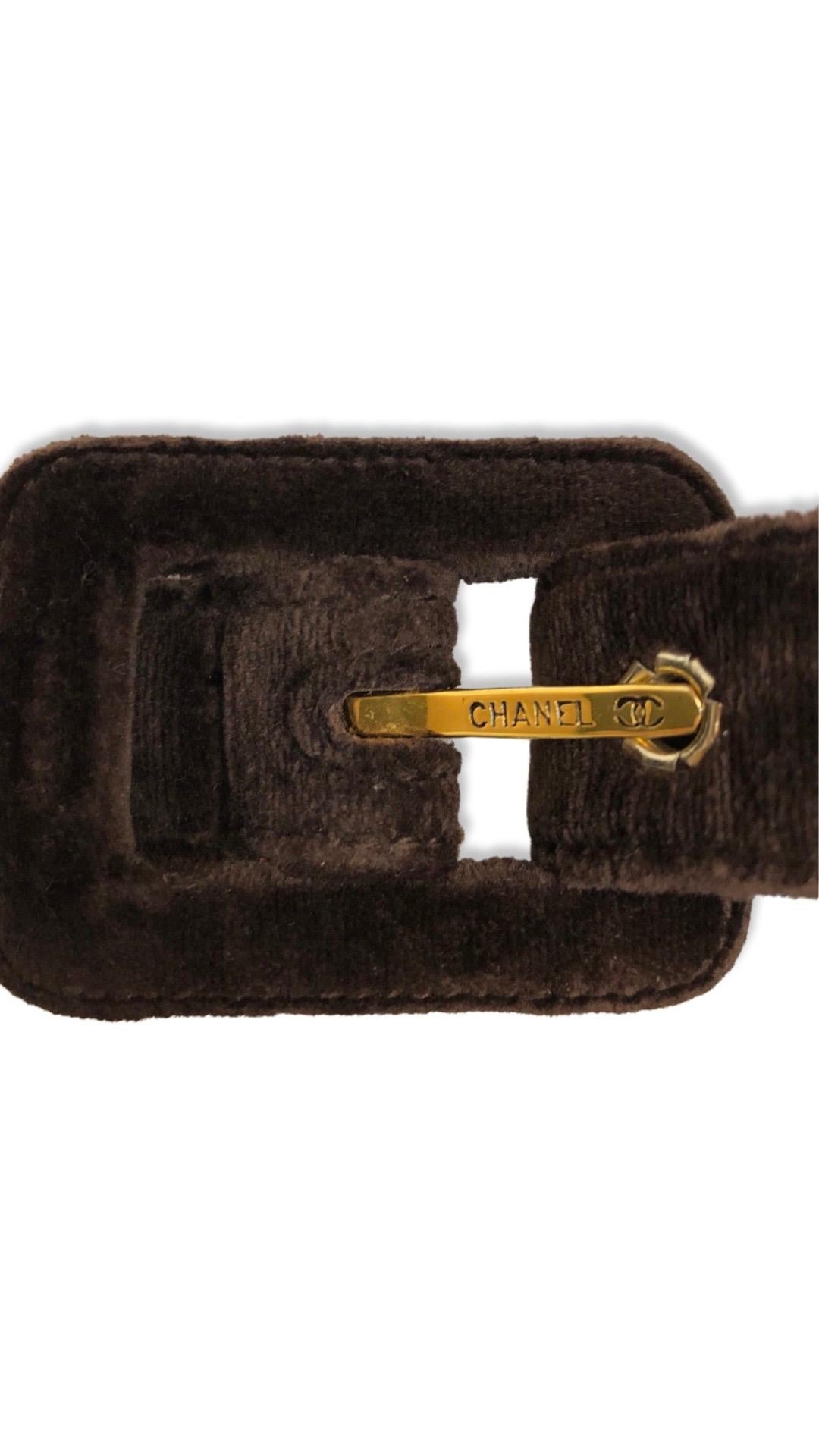 Women's or Men's Chanel CC turn-lock brown velvet quilted flap belt bag For Sale