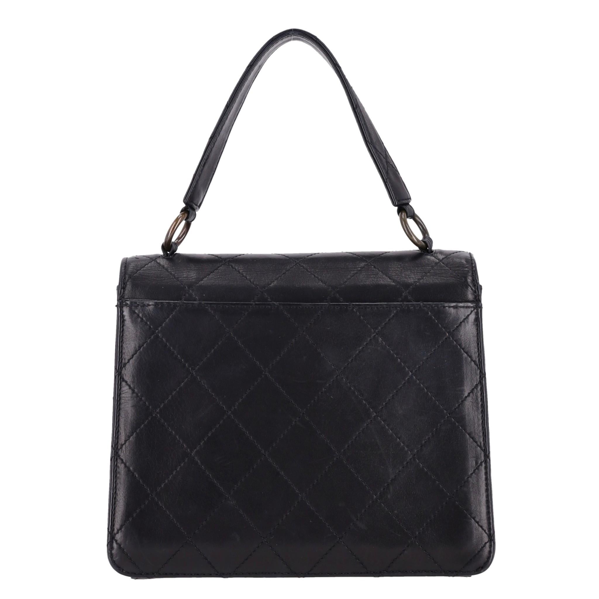 Chanel 'CC' Turn-Lock Diamond Quilted Leather Vintage Bag

Black, structured handbag designed with signature diamond quilting and aged gold, branded hardware.

Iconic, interlocking 'CC' logo turn-lock closure to the front flap and leather top