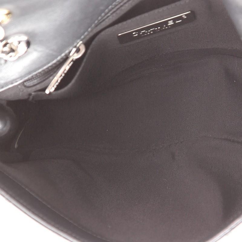 Chanel CC Turn & Lock Klappentasche aus gestepptem Kalbsleder Klein für Damen oder Herren