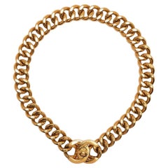 Chanel - Collier à fermoir tournant CC