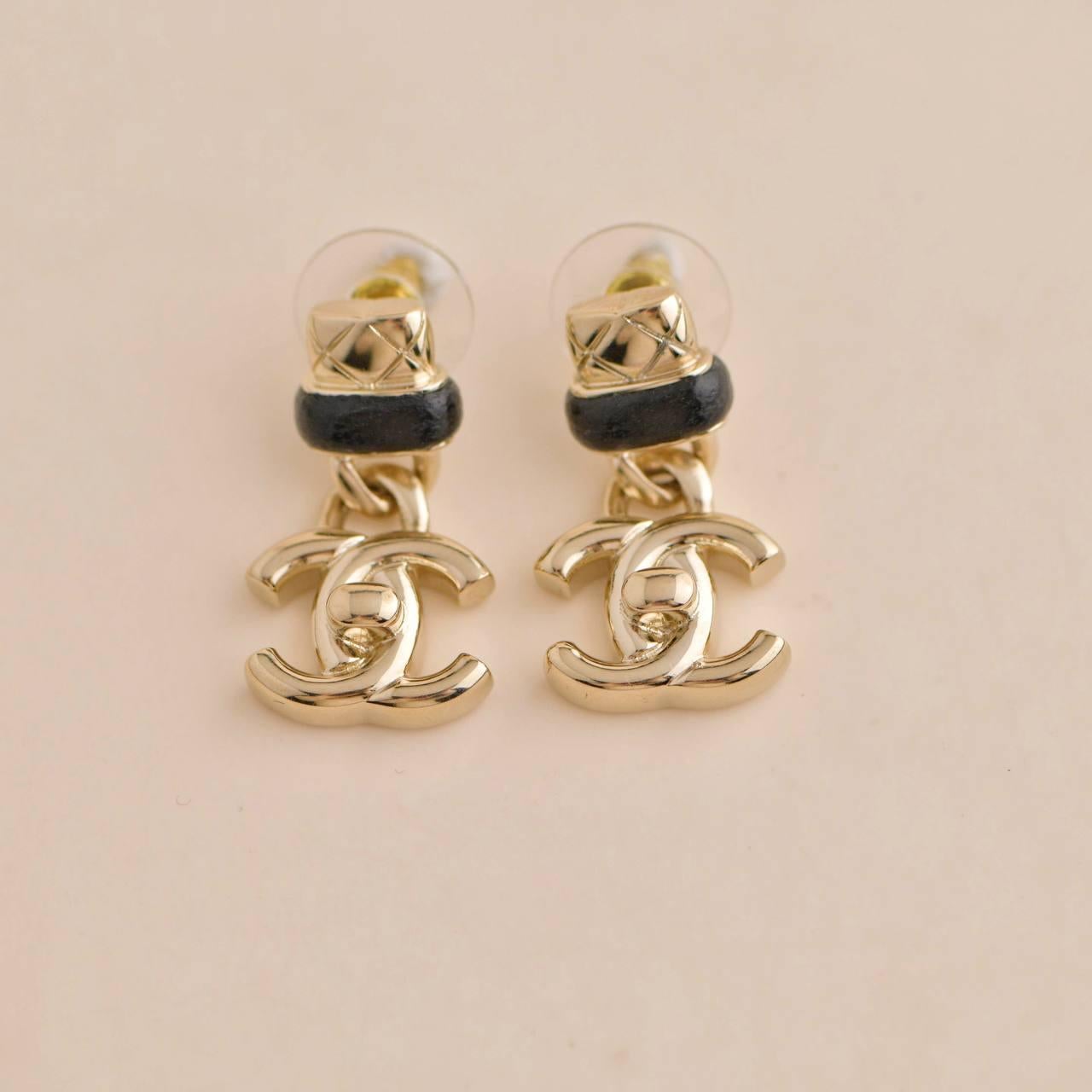 Chanel CC Turn Lock Pendant Drop Earrings In Excellent Condition For Sale In Banbury, GB
