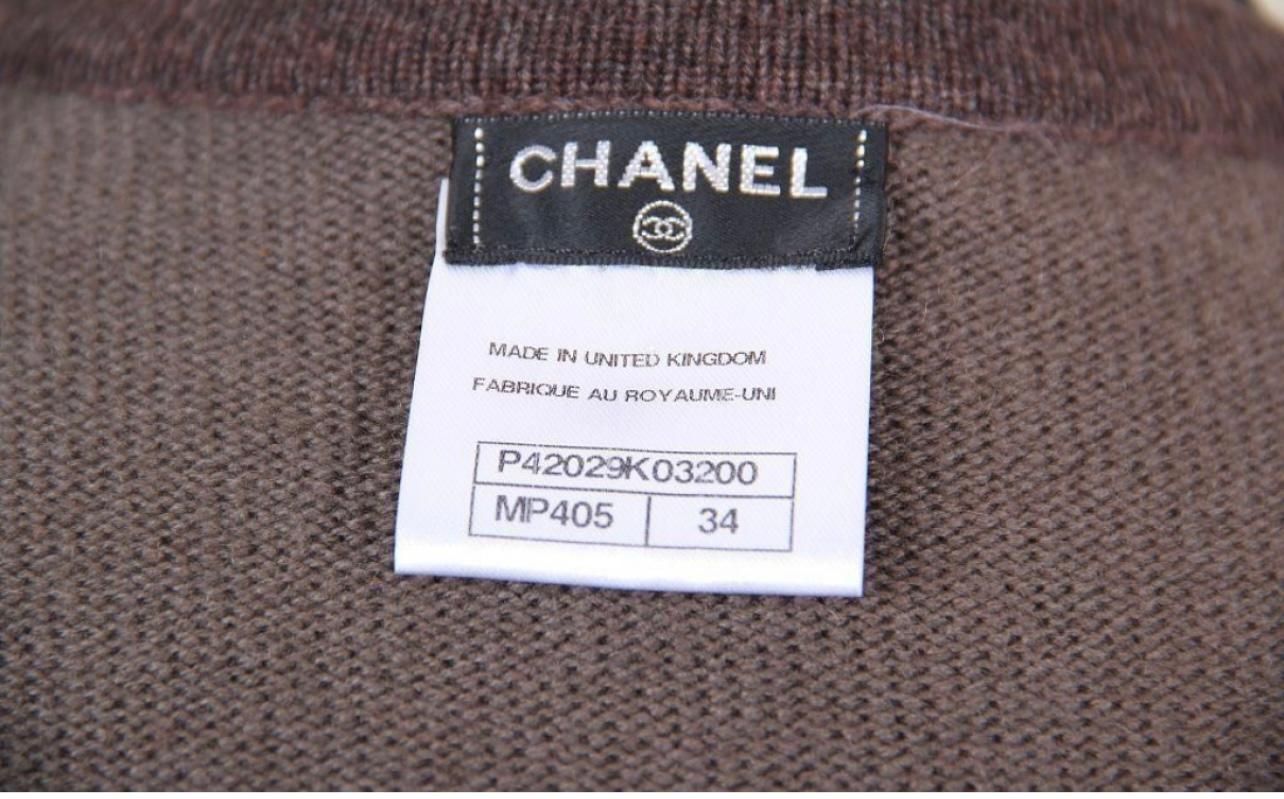 Chanel CC Turnlock Cardigan en cachemire beige en vente 2