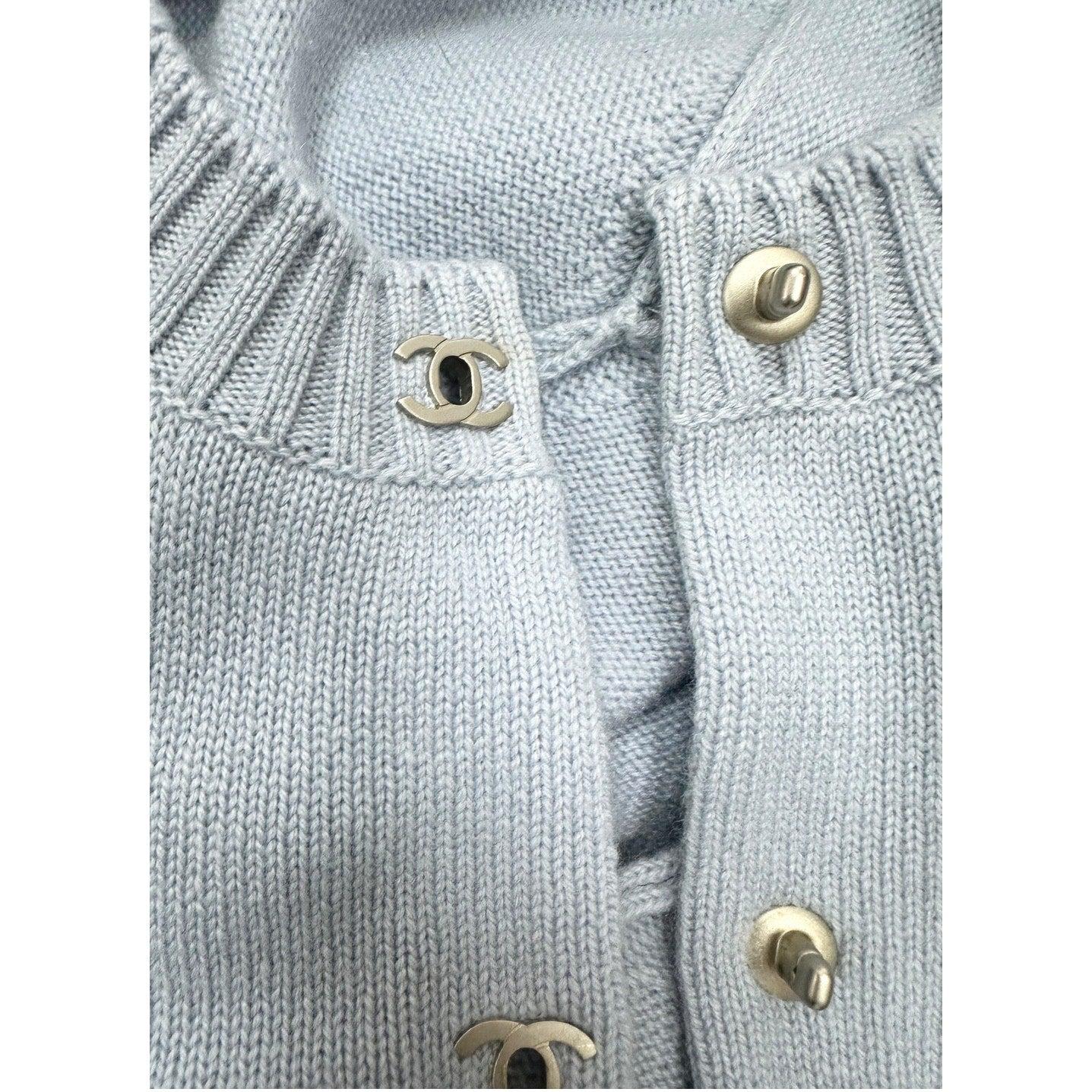 Chanel CC Turnlock Kaschmir Pullover Kleid - Größe 40 im Angebot 1