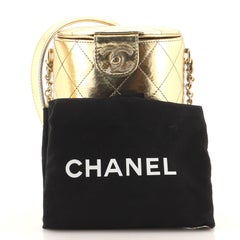 Chanel CC Turnlock Vanity Case avec chaîne matelassée en cuir de veau métallique martelé