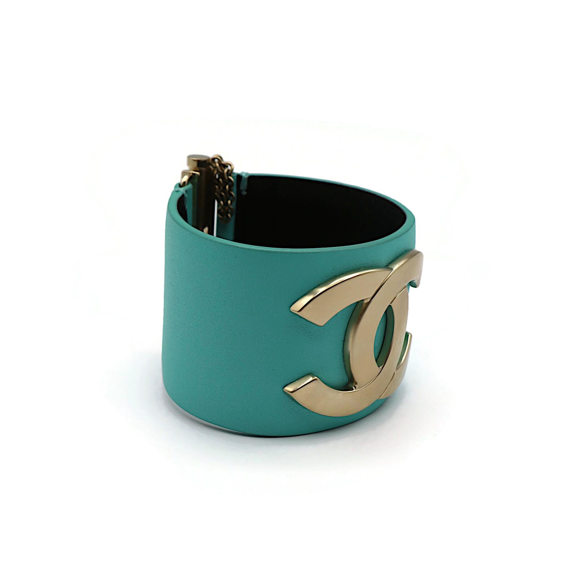 De las mujeres CHANEL CC Pulsera de cuero color turquesa Talla M, 2018 en venta
