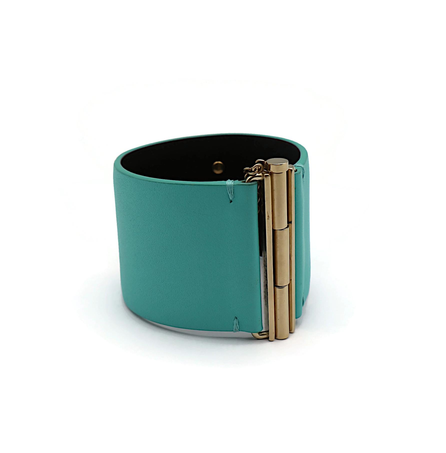CHANEL CC Pulsera de cuero color turquesa Talla M, 2018 en venta 3