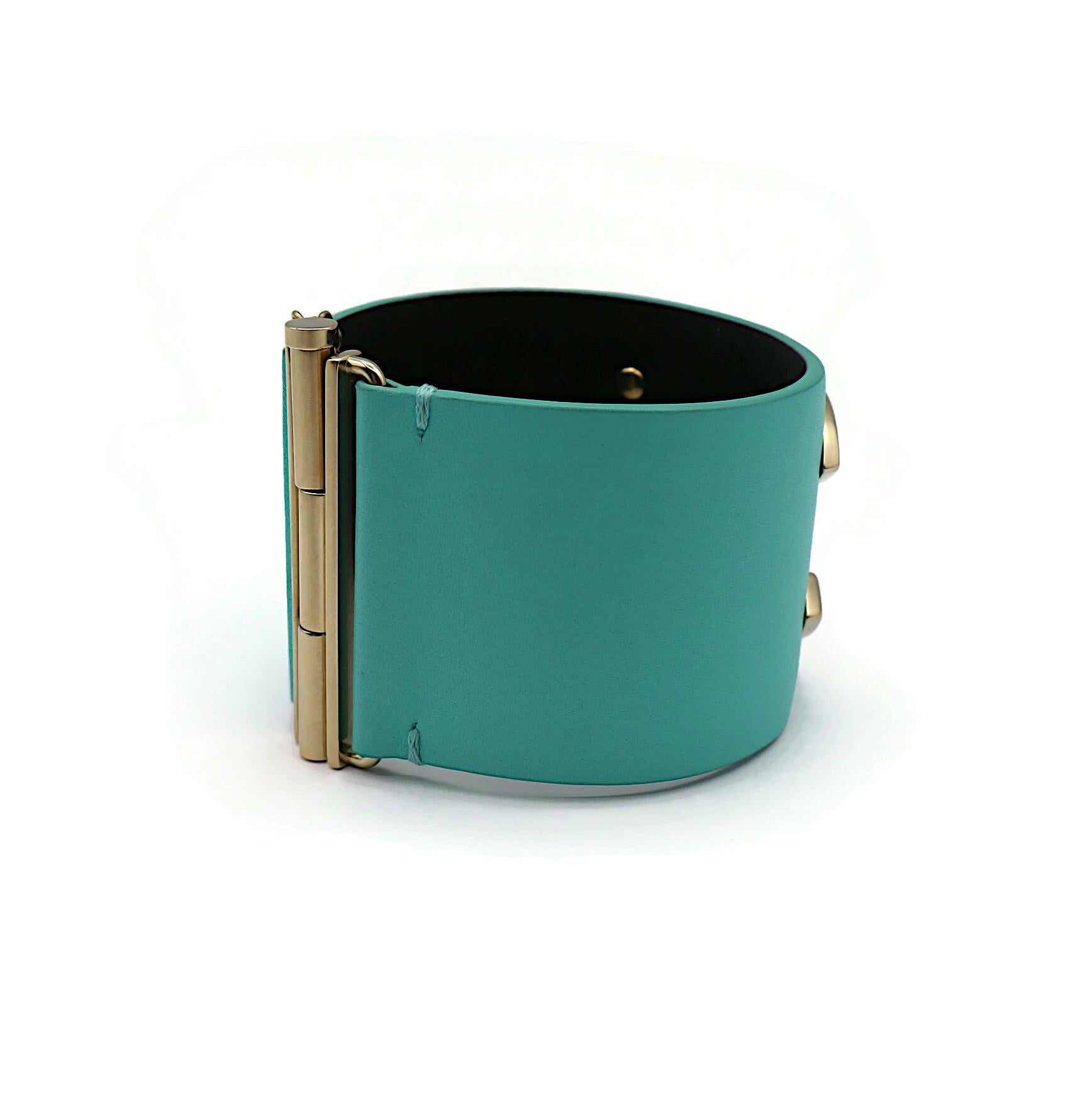 CHANEL CC Pulsera de cuero color turquesa Talla M, 2018 en venta 4