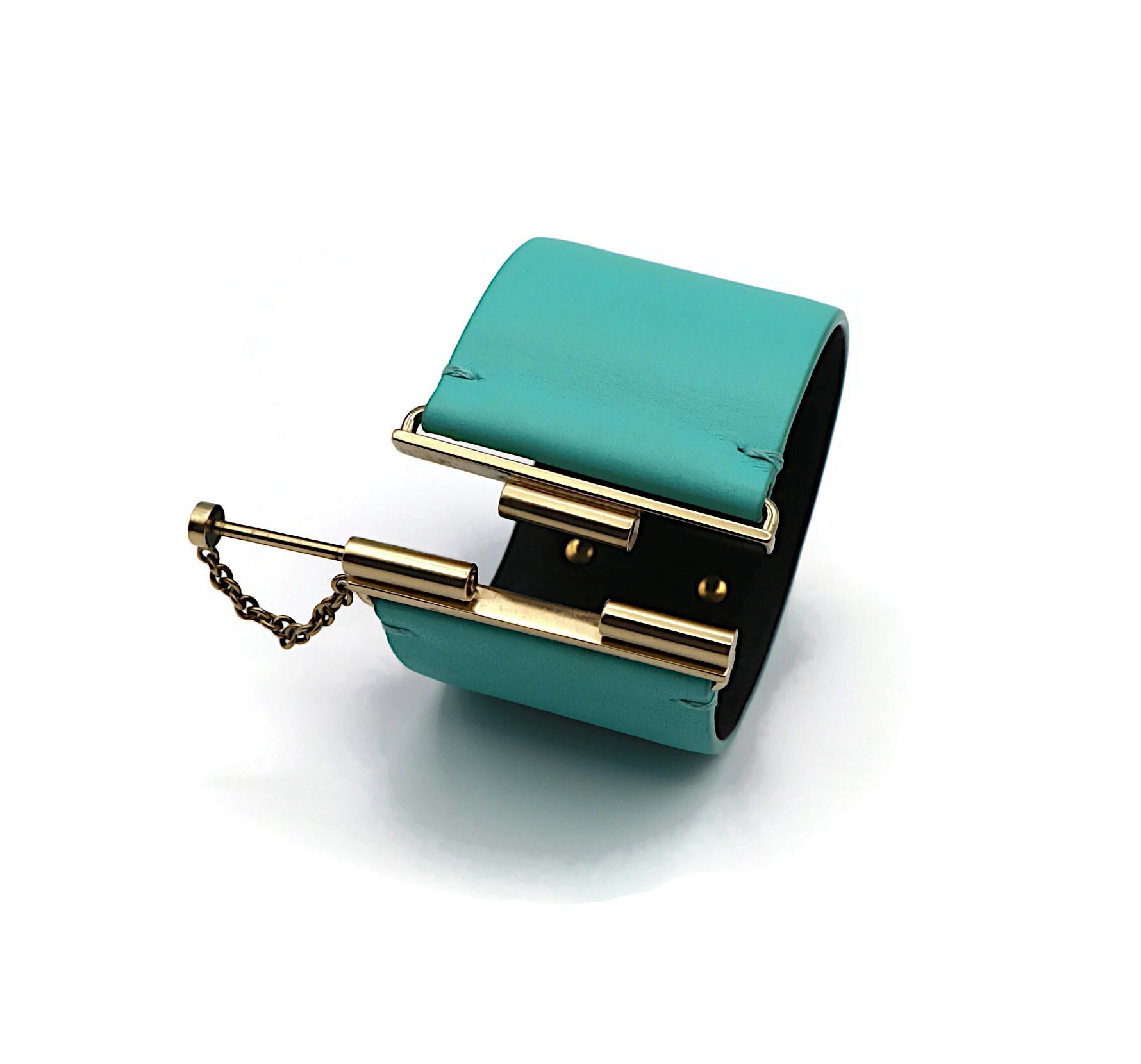 CHANEL CC Pulsera de cuero color turquesa Talla M, 2018 en venta 5