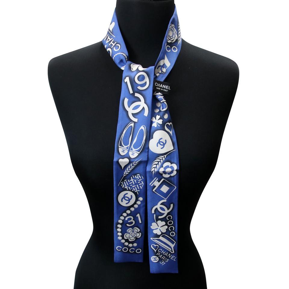 Chanel Cc Twilly Lock Key Silk Made in Italy Scarf/ Wrap CC-0821N-0002

Here is a beautiful and Limited edition Chanel signature Heart & 2.55 Flap design in elegant sky blue color. Fashion models design Twilly wrap perfect for any women's personal