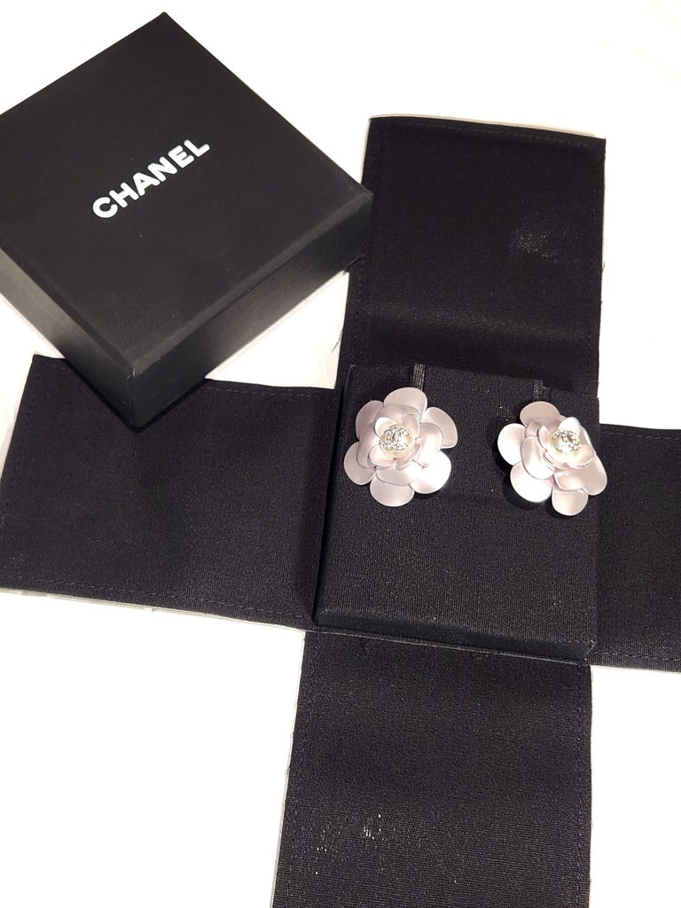 Chanel Purple Camellia Flower Silver Studded Earring Set  display picture 2