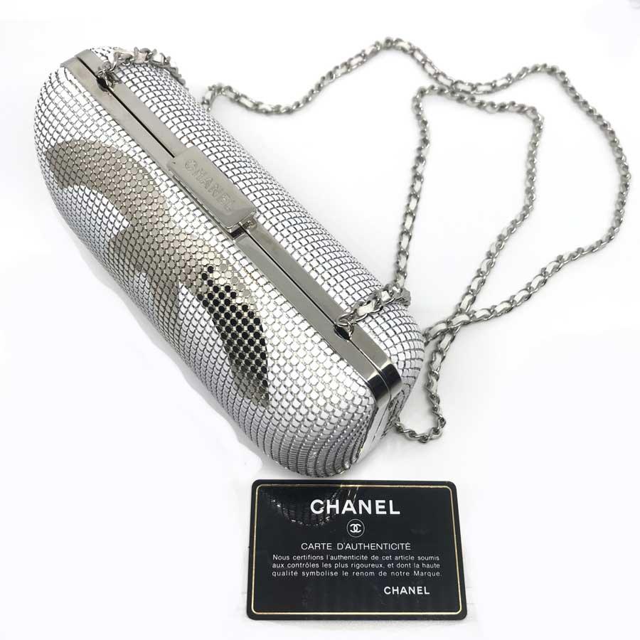Gris Chanel - Minaudière CC blanche et argentée  en vente