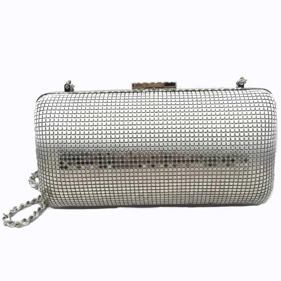 Chanel - Minaudière CC blanche et argentée  Excellent état - En vente à Paris, FR