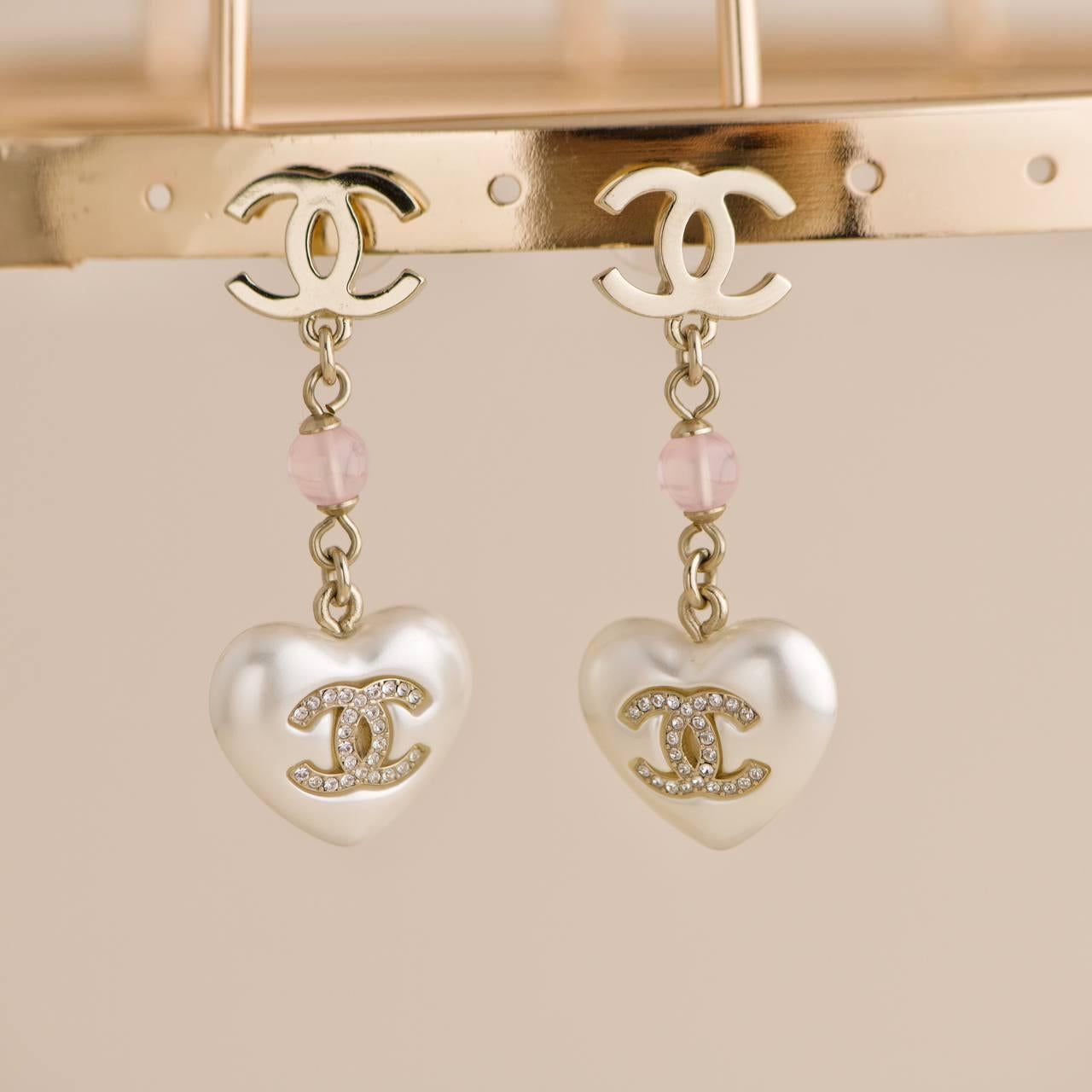 Women's Chanel CC White Heart Faux Pearl Pendant Drop Earrings