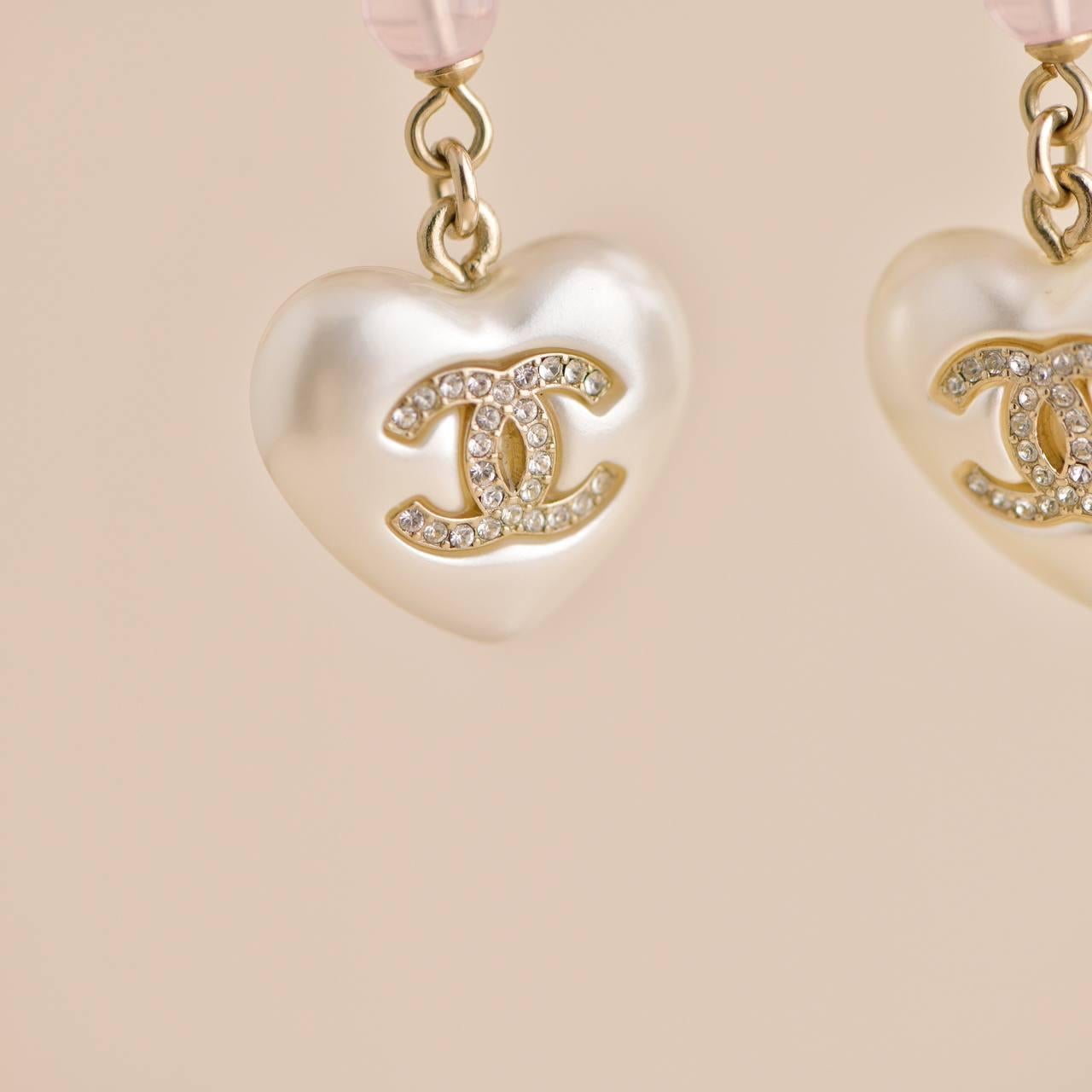 Chanel CC White Heart Faux Pearl Pendant Drop Earrings For Sale 2