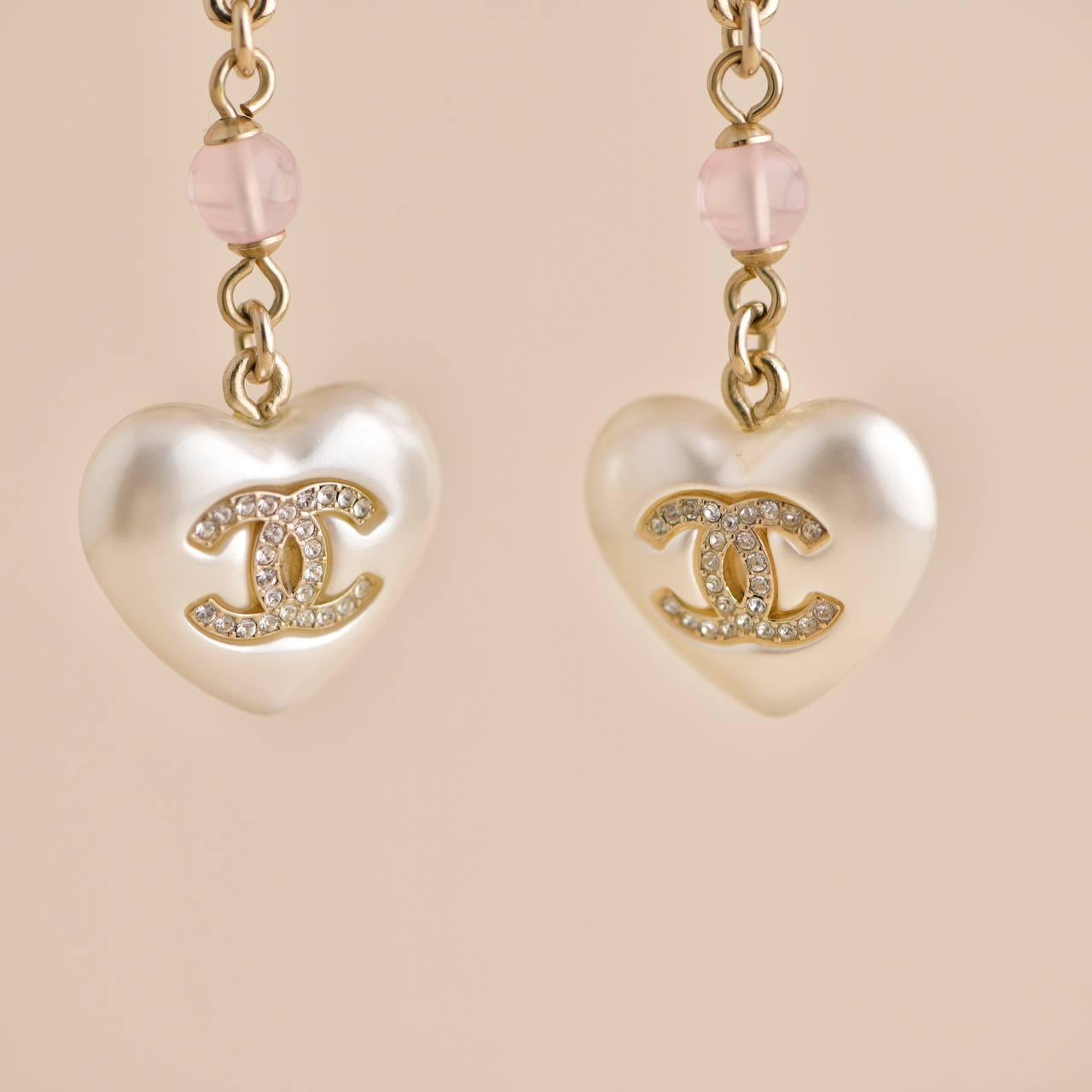 Chanel CC White Heart Faux Pearl Pendant Drop Earrings For Sale 4