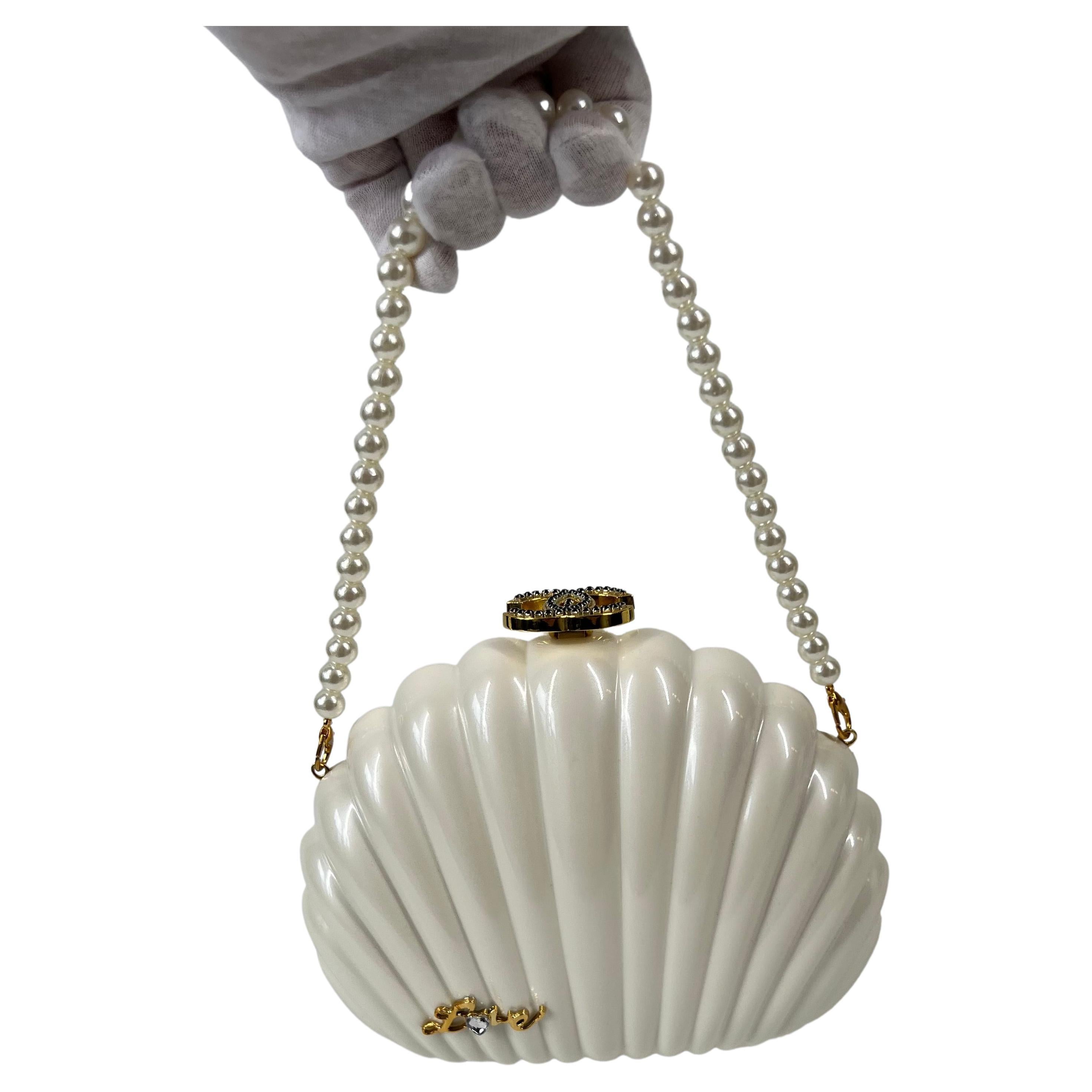 AUTHENTIC HUGE WHITE Cc Chanel Clam Shell Bag Vip Gift Runway Limited  Edition $650.00 - PicClick