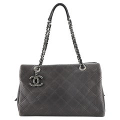 Chanel CC Zip Einkaufstasche aus Kalbsleder mit Diamantprägung Groß