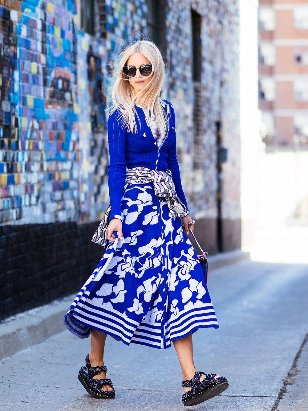 Iconic , Famous Chanel blue & white maxi dress from 2017 Spring / AIRPORT / Collection, 17P
-- as seen on fashion influencer Charlotte Groeneveld and star Jessica Biel.
- CC logo zip front closure
Size mark 40 fr. 