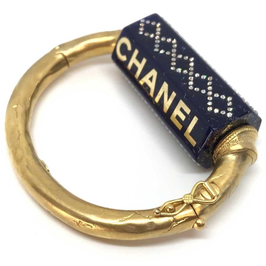 CHANEL Bracelet en céramique bleue en vente 1