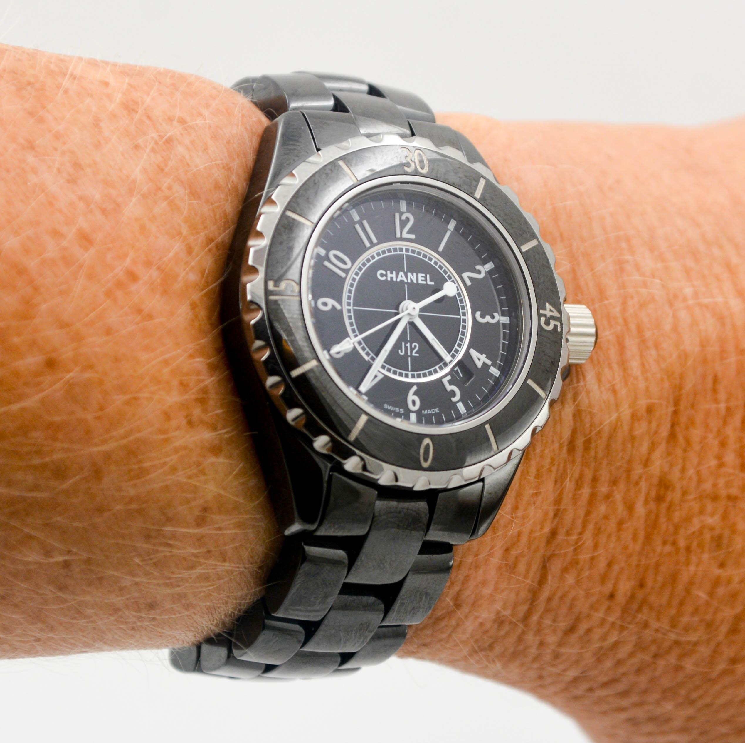 Women's or Men's Chanel Ceramic J12 Black Dial Quartz Wristwatch