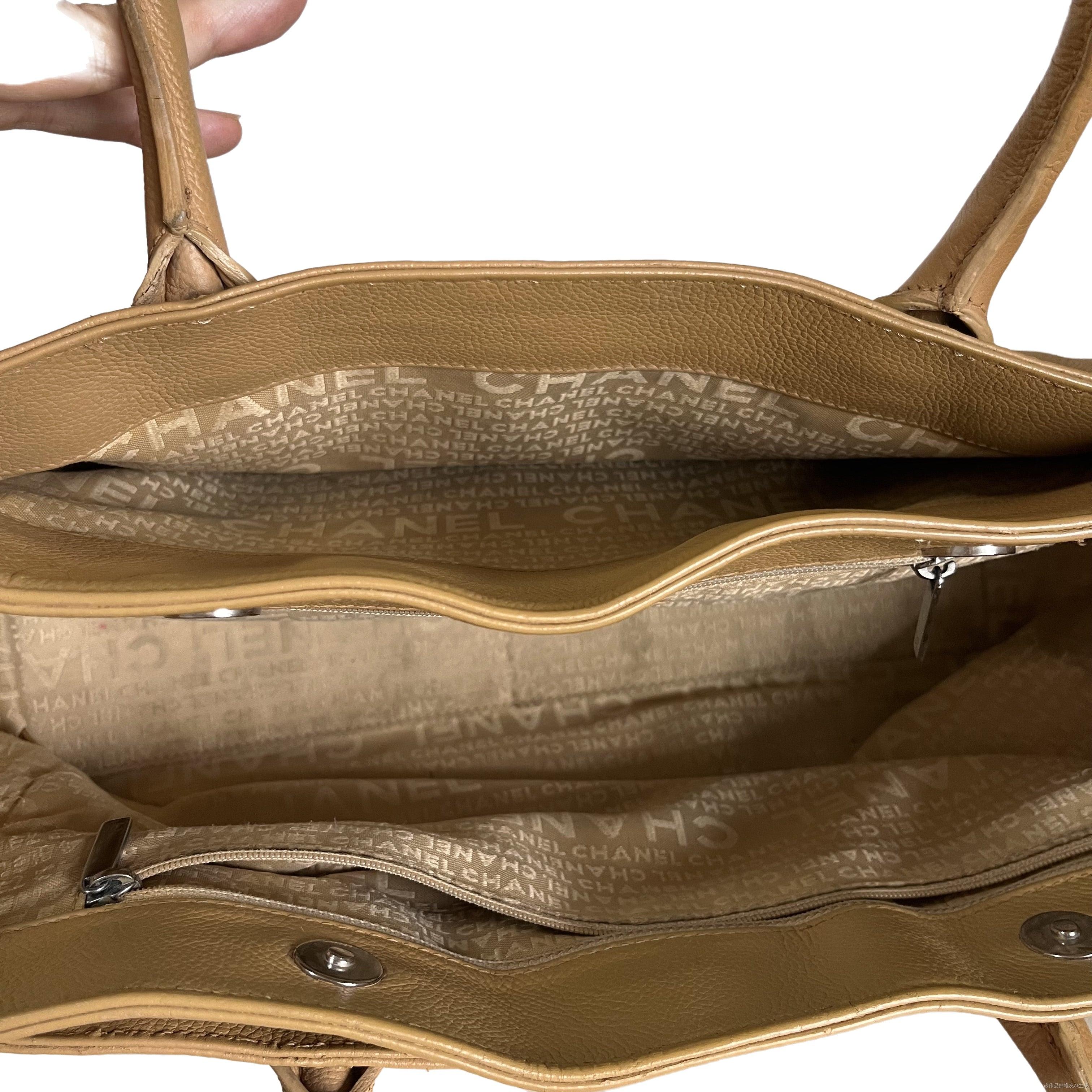 Chanel Cerf Executive 2005 East West Small Camel Caviar Leather Handbag For Sale 12