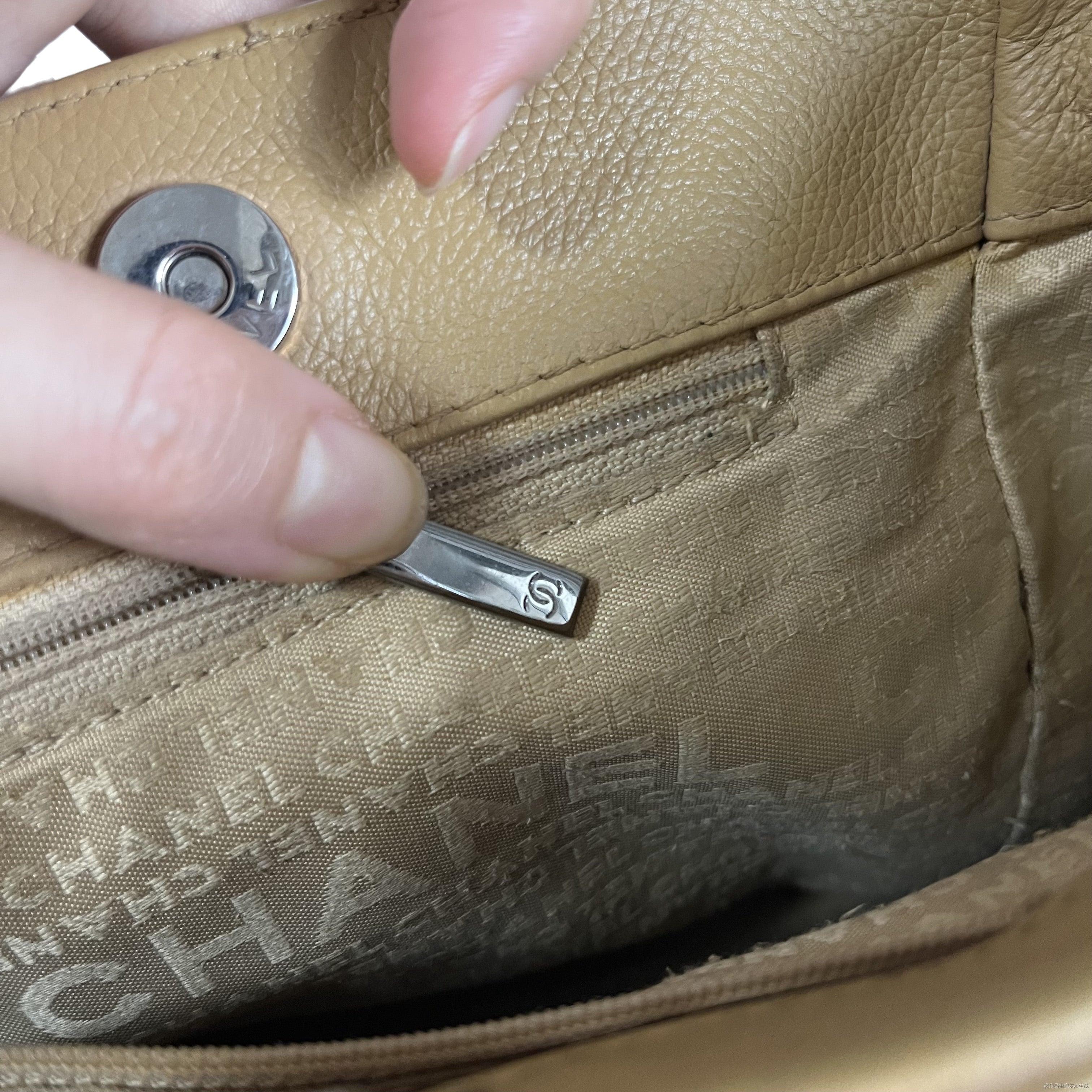 Chanel Cerf Executive 2005 East West Small Camel Caviar Leather Handbag For Sale 14