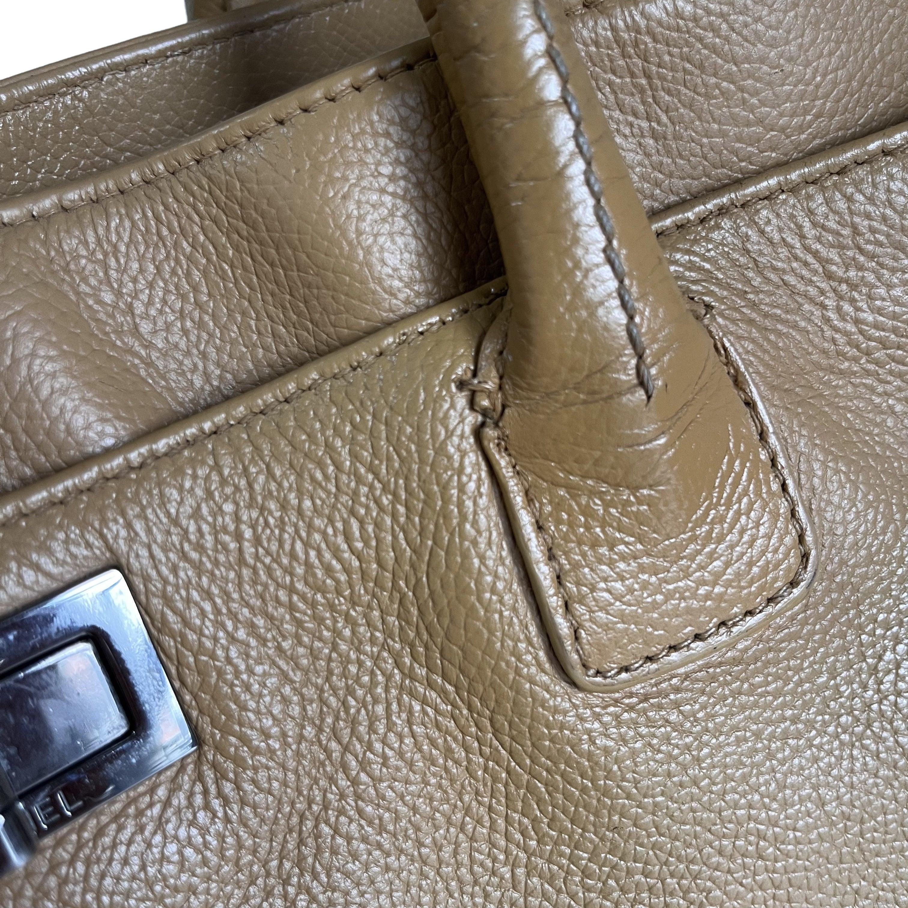 Chanel Cerf Executive 2005 East West Small Camel Caviar Leather Handbag For Sale 3
