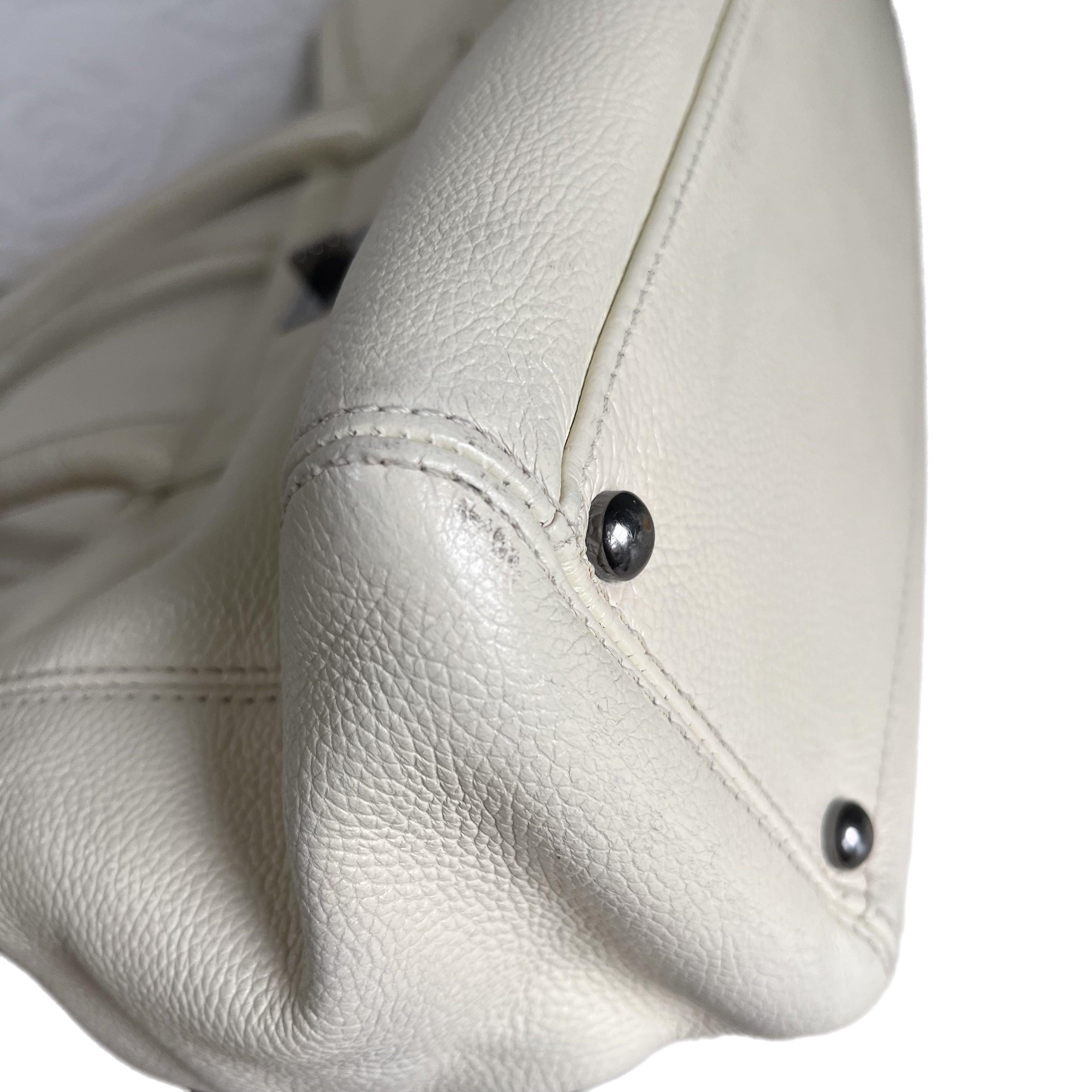 Chanel Cerf Executive East West Small White Caviar Leather Handbag For Sale 7