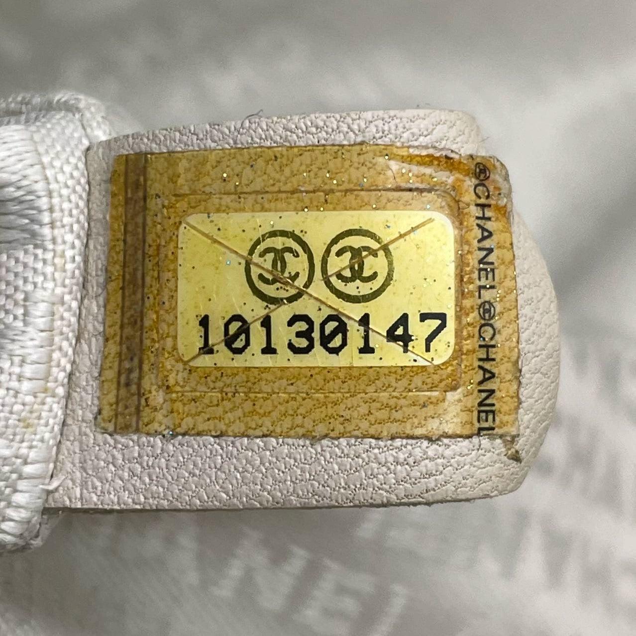 Chanel Cerf Executive East West Small White Caviar Leather Handbag For Sale 13