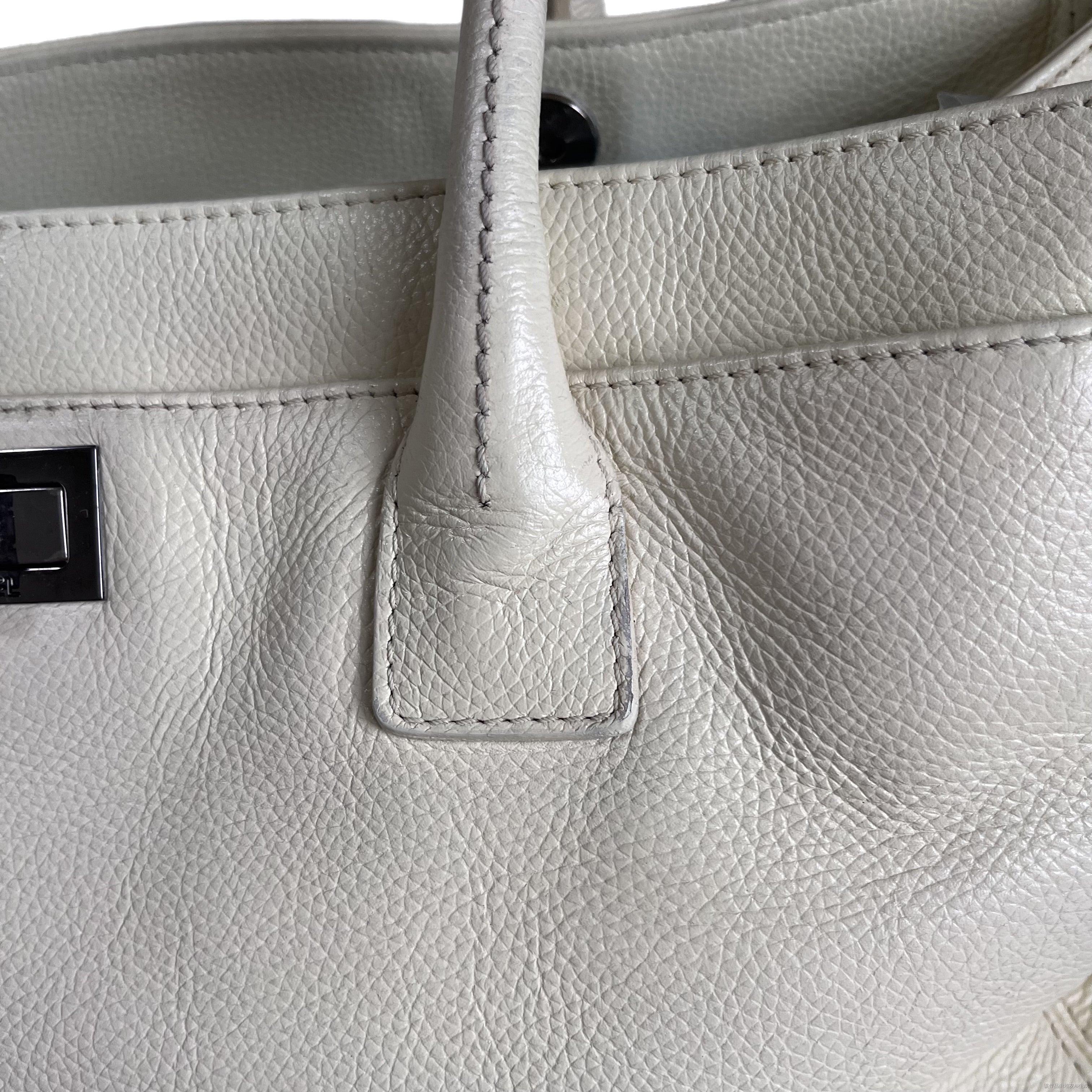 Chanel Cerf Executive East West Small White Caviar Leather Handbag For Sale 3
