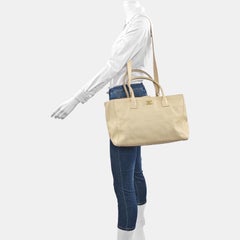 Chanel Cerf Executive Medium Beige Lederhandtasche mit Riemen 35cm