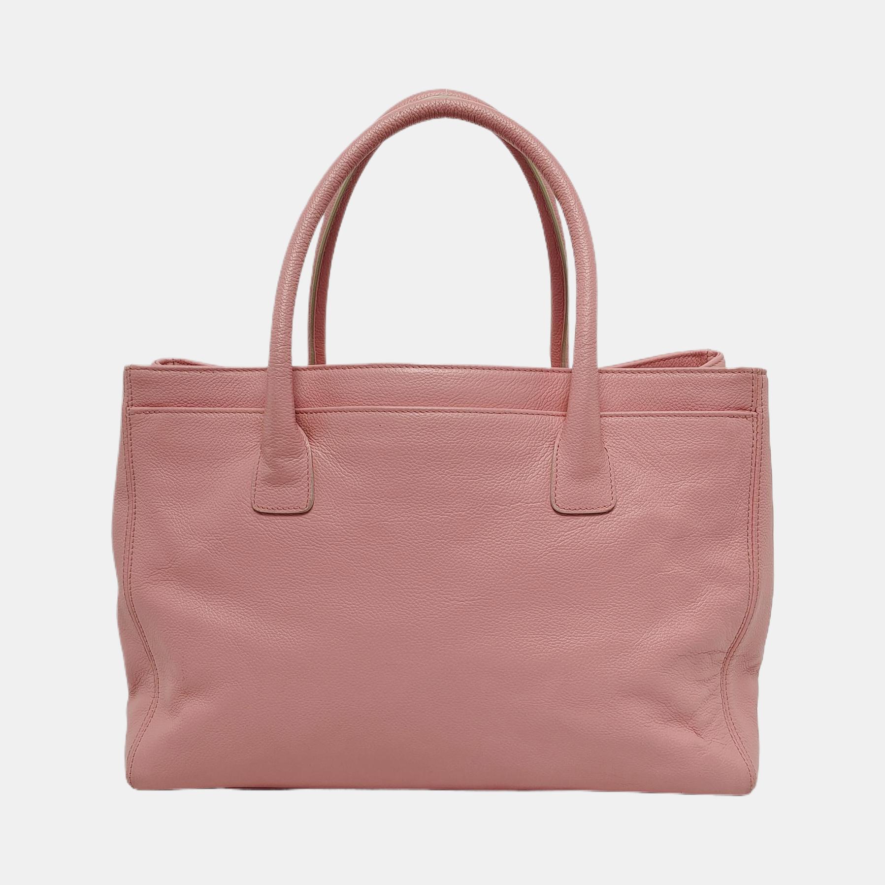 Chanel Cerf Executive Pink Caviar Leather Handbag Gold Hardware With Strap In Good Condition In AUBERVILLIERS, FR