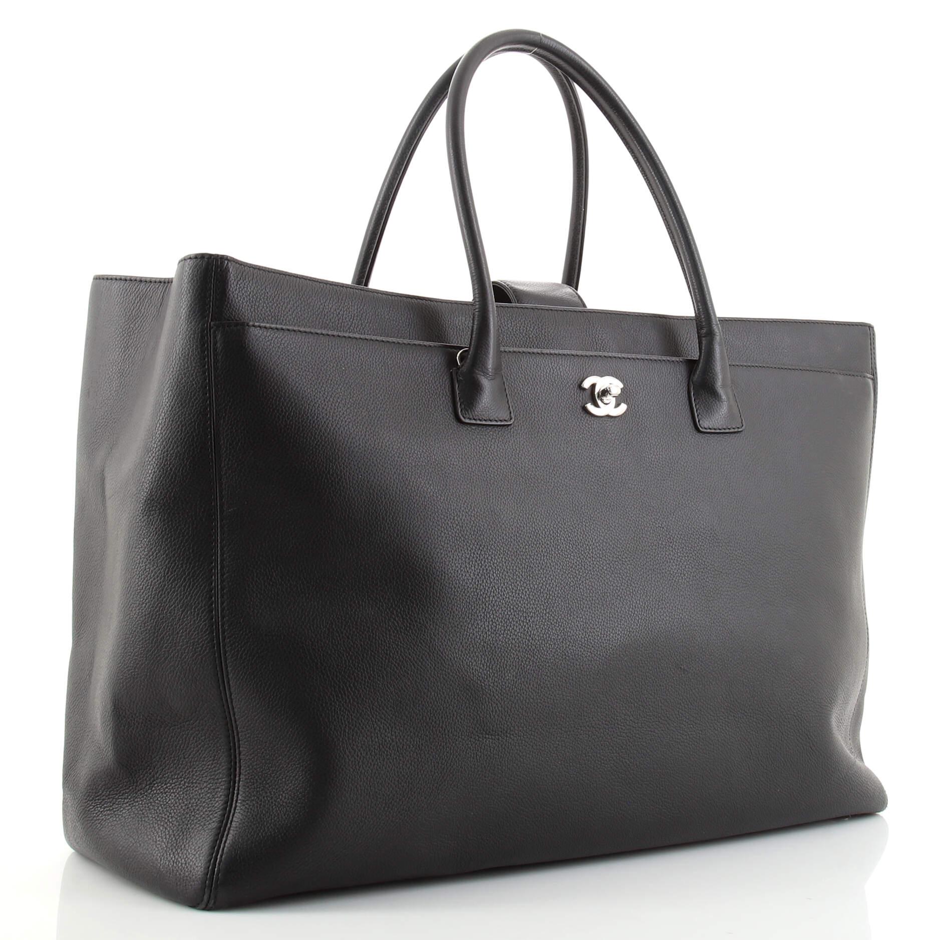 Noir Chanel Cerf Executive Fourre-tout en cuir XL