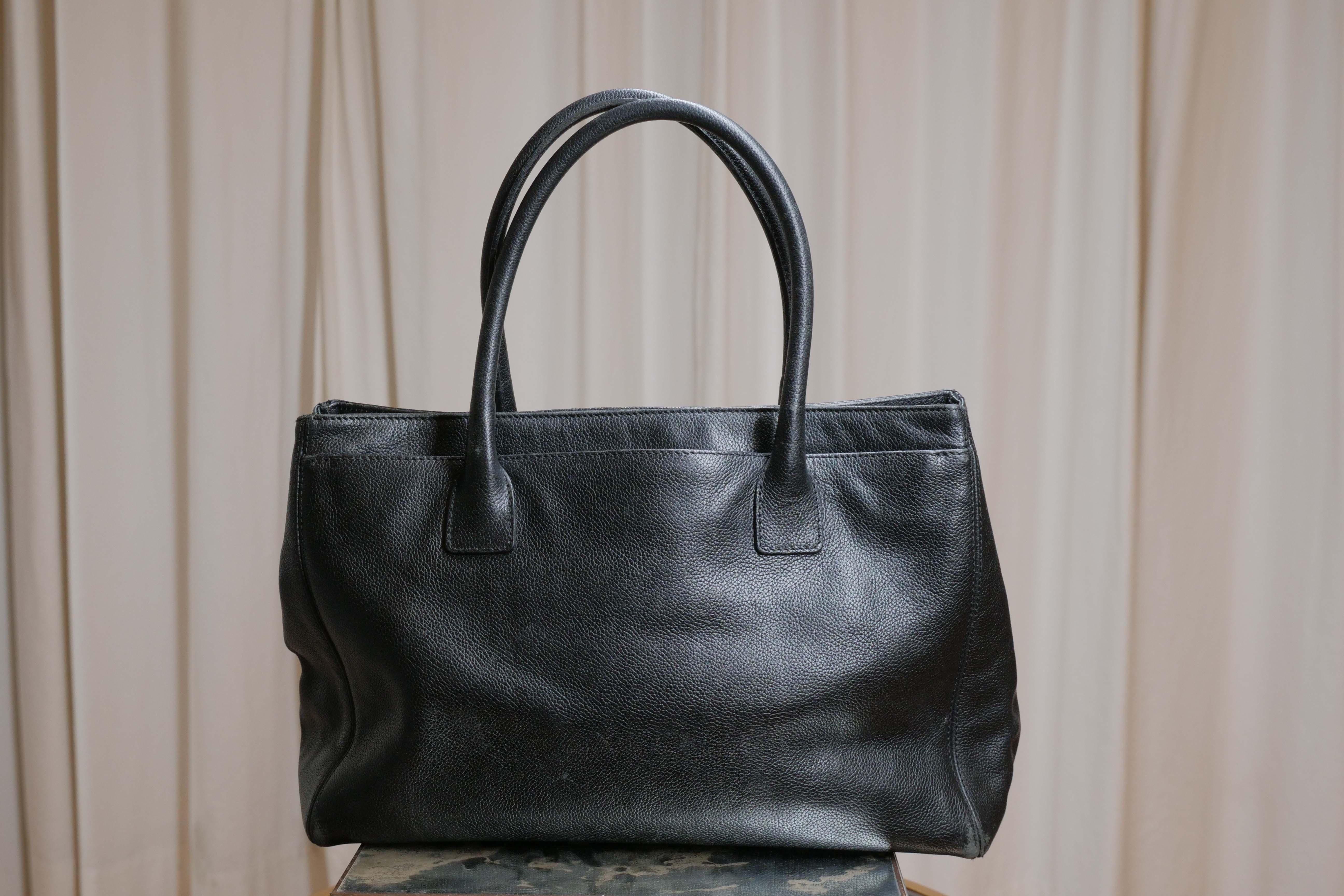 Chanel Cerf Tote Handbag In Good Condition In Bridgehampton, NY