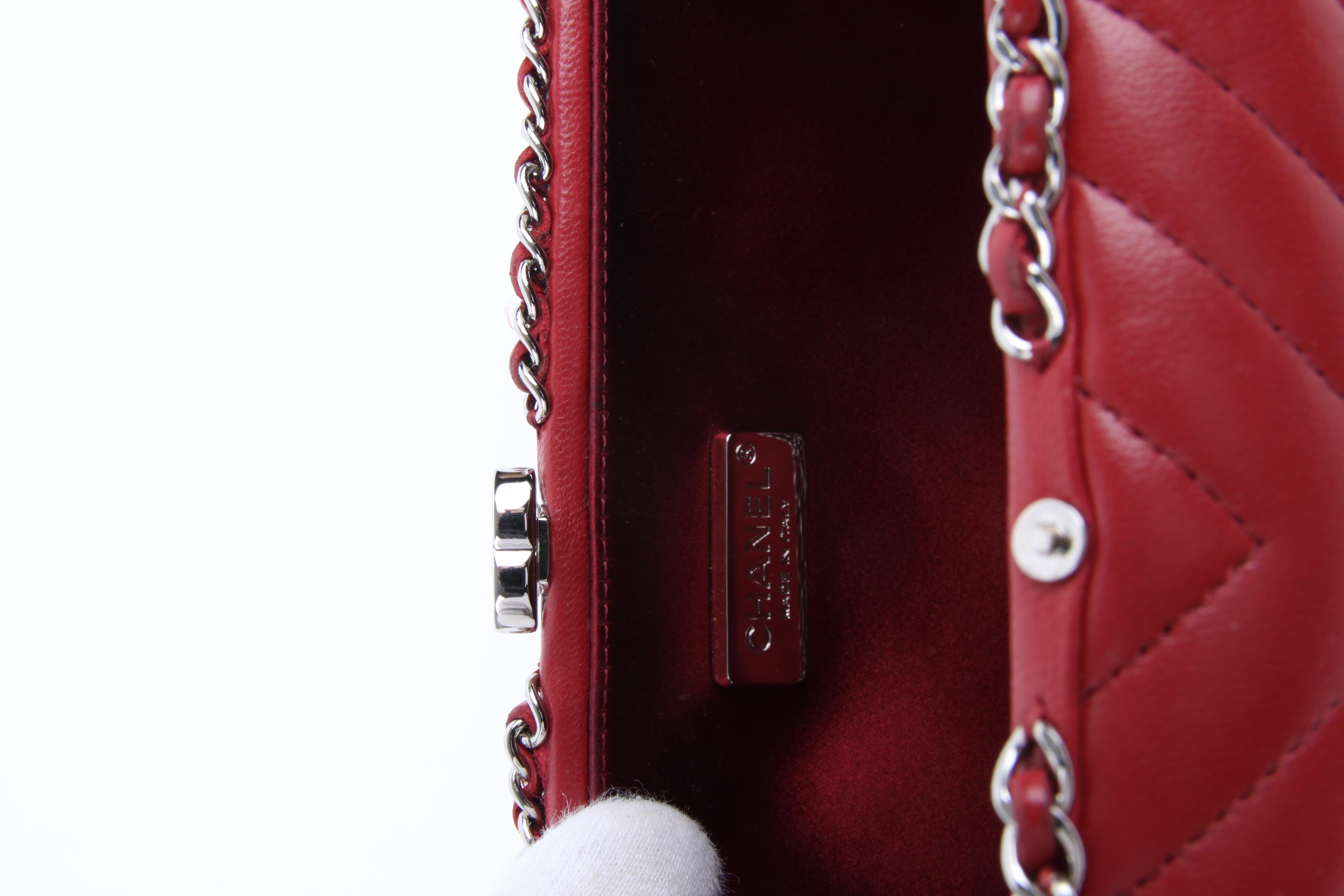 Women's Chanel Chain Around Box Clutch Chevron - red For Sale