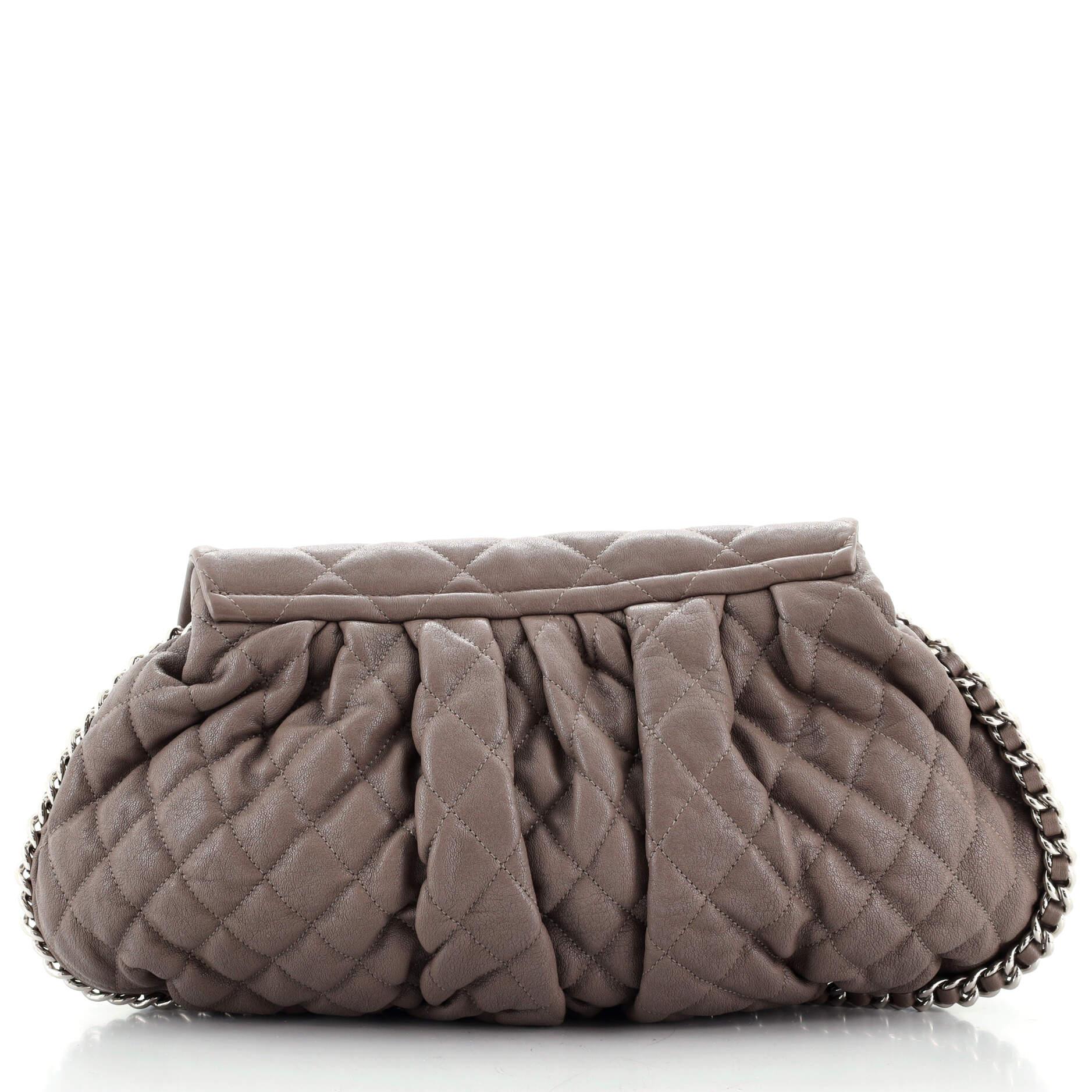 Chanel Kette um Klappe Tasche gesteppt Leder groß (Grau)