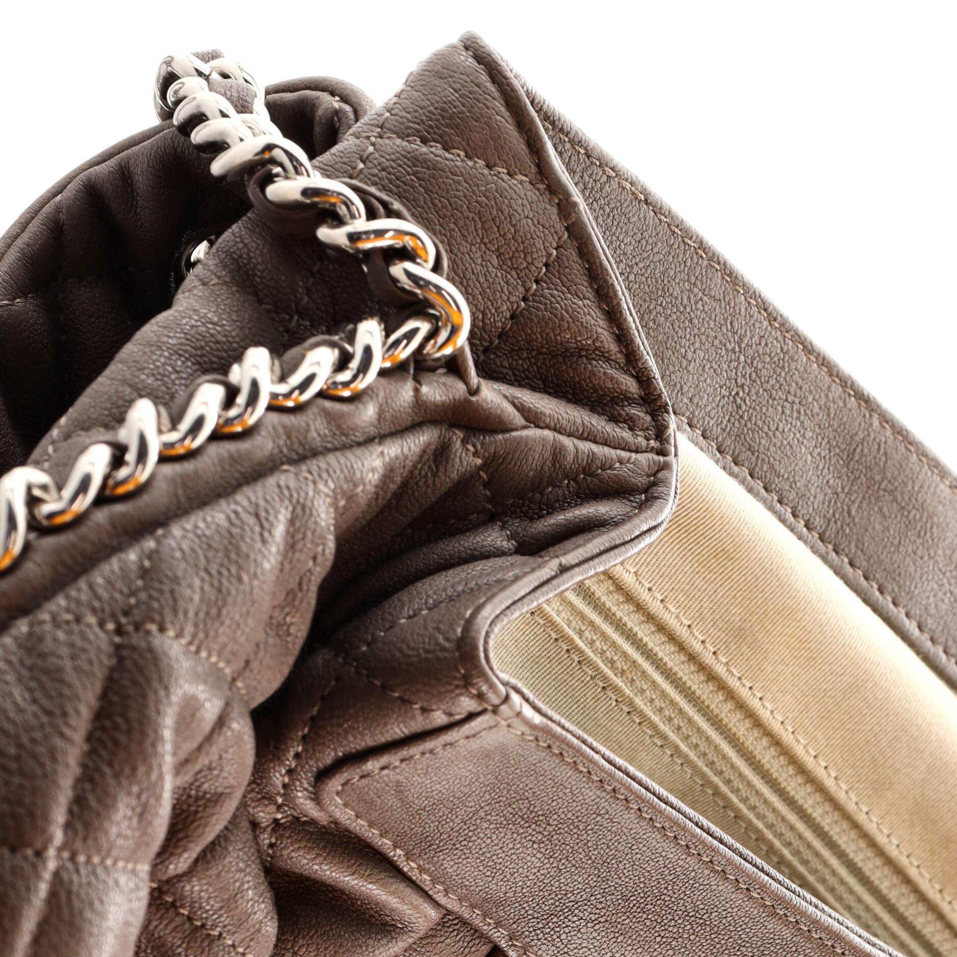 Chanel Kette um Klappe Tasche gesteppt Leder groß 2
